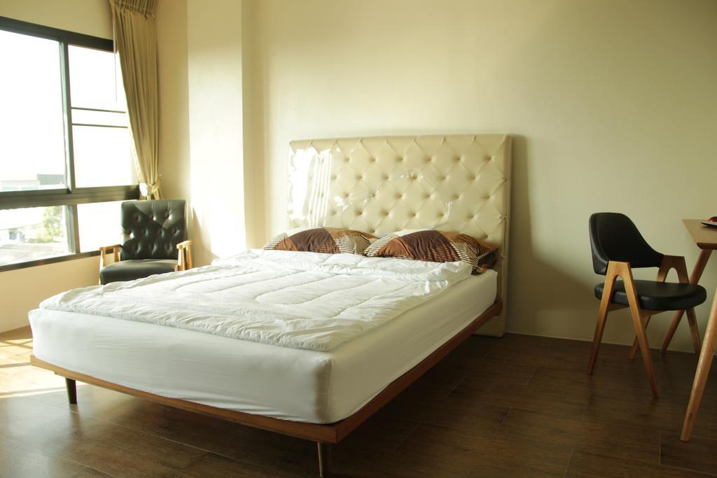 The Residence Thepkanjana Ban Khlong Krathum Baen Exterior foto